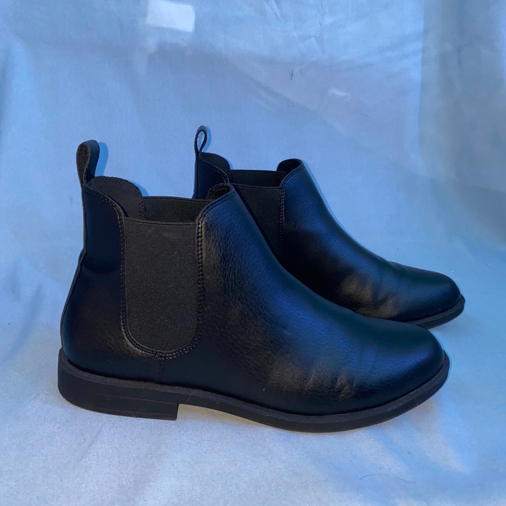 Black Divided Chelsea Boots